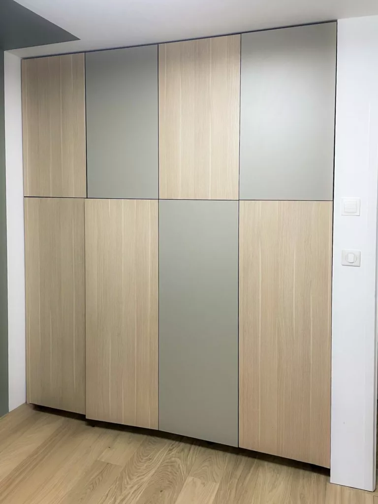 Dressing et rangements sous pente : bien exploiter le volume