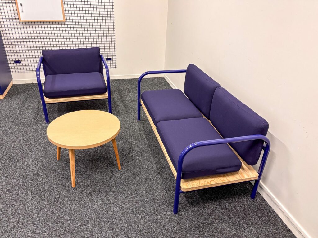 Banquette sur mesure de l'espace détente CDC Habitat, Lyon