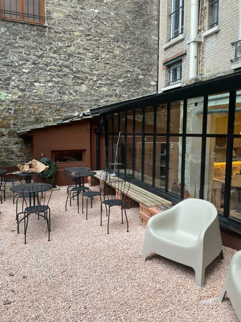 Véranda en acier et double vitrage sur cour du coliving Cohabs Canal Saint-Martin, fabrication BE PROCESS