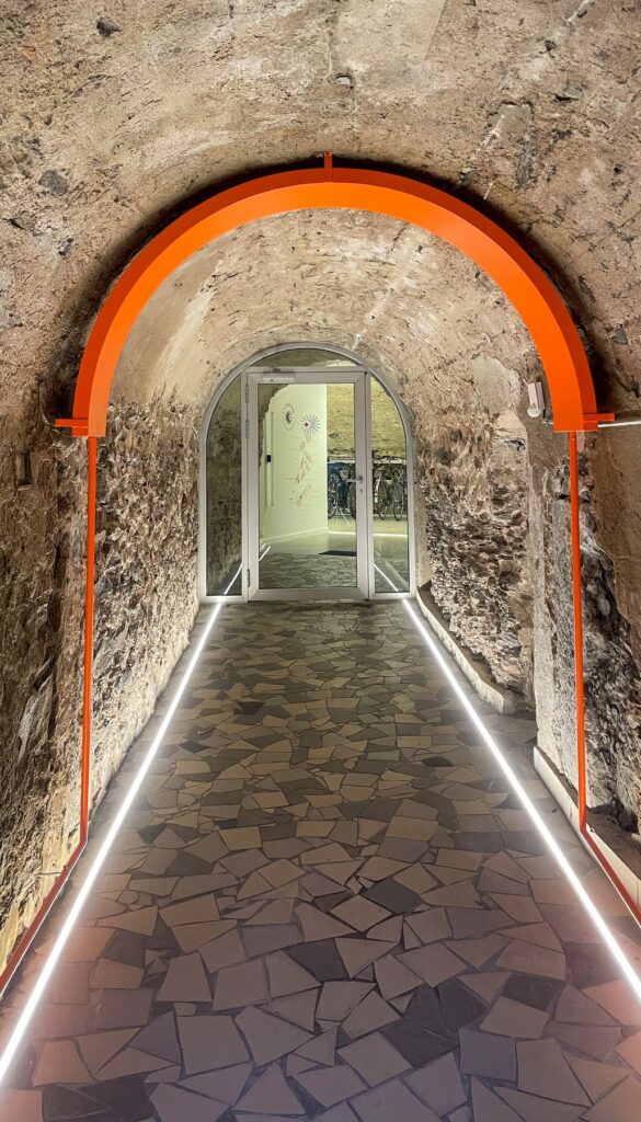 Arche en acier sur mesure et passage voûté, La Ciergerie à Lyon, fabrication BE PROCESS