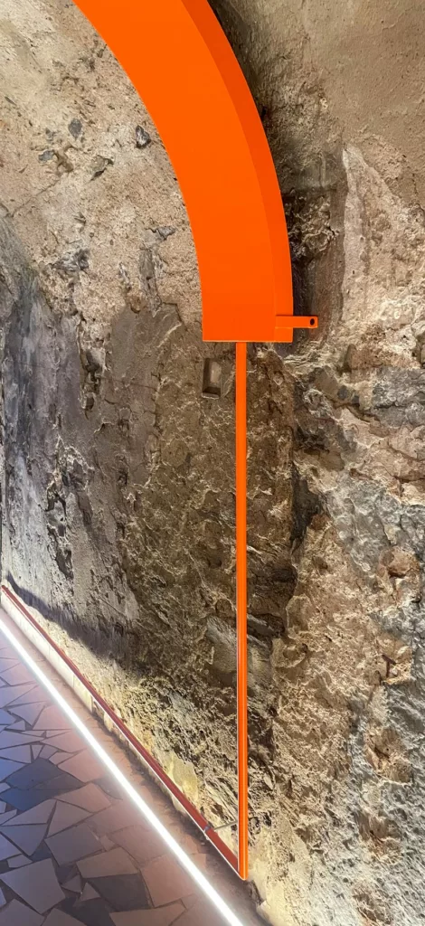 Détail de l'arche en acier de La Ciergerie, Lyon