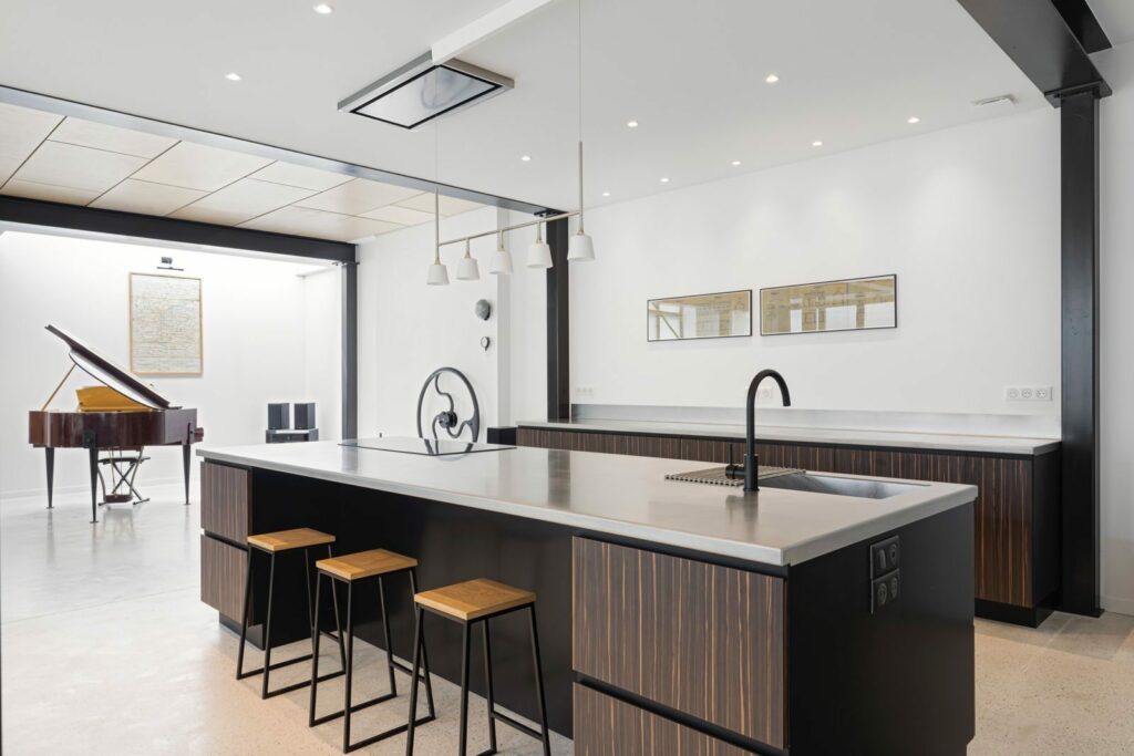 Îlot de cuisine sur mesure dans un loft à Villeurbanne