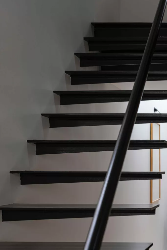 Escaliers et garde-corps Escalier encastré bois et acier dans un loft à Villeurbanne