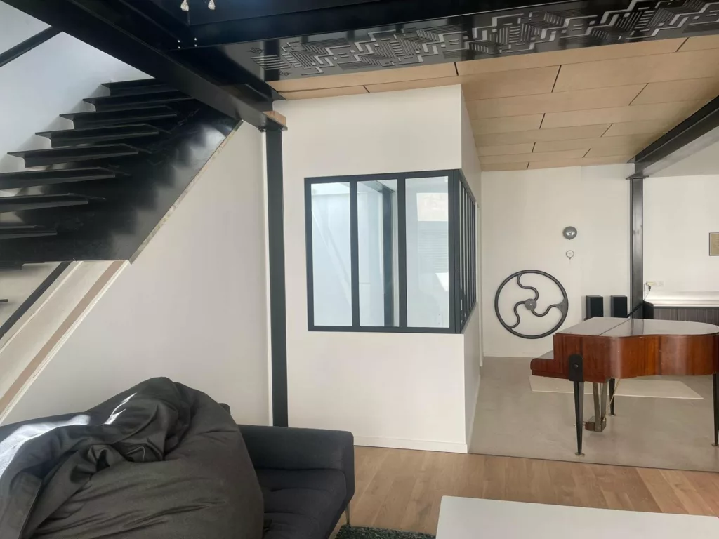 Verrière acier et escalier du loft de Villeurbanne, architecte Régis Lannoy
