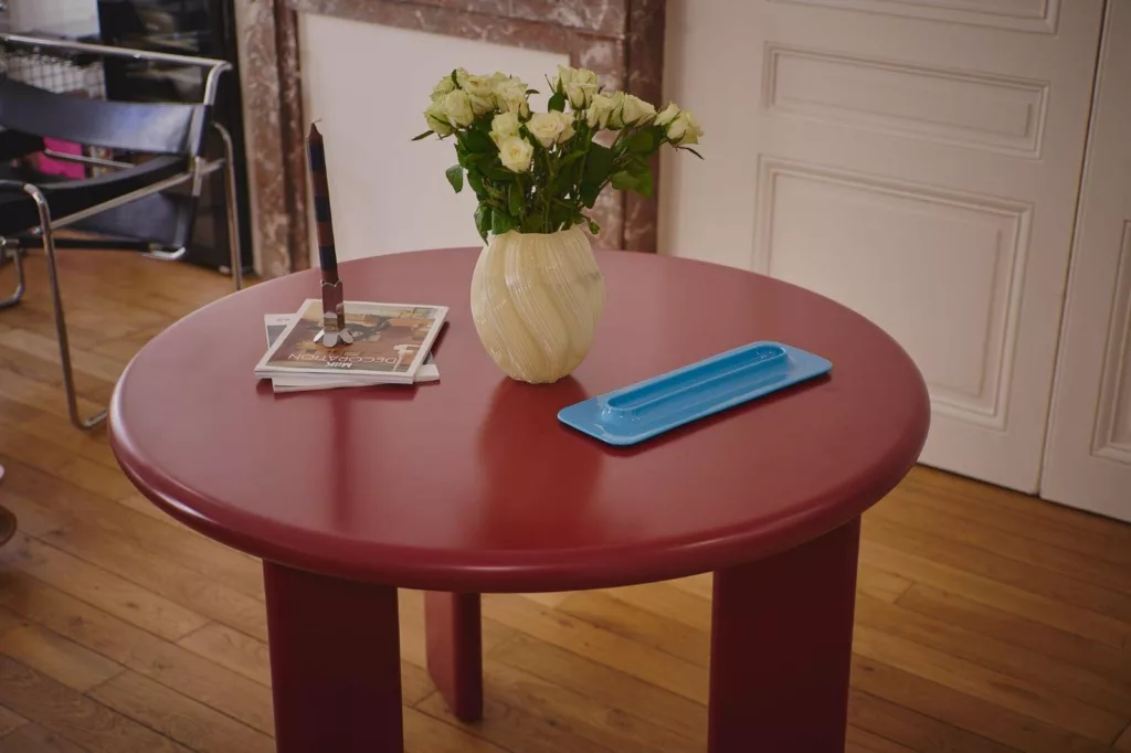 Table ronde sur mesure en acier thermolaqué rouge, fabrication BE PROCESS